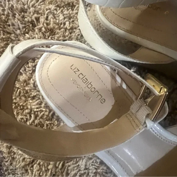 Liz Claiborne Womens Eastside White Square Toe Wedge Sandals Shoes New - Picture 8 of 16